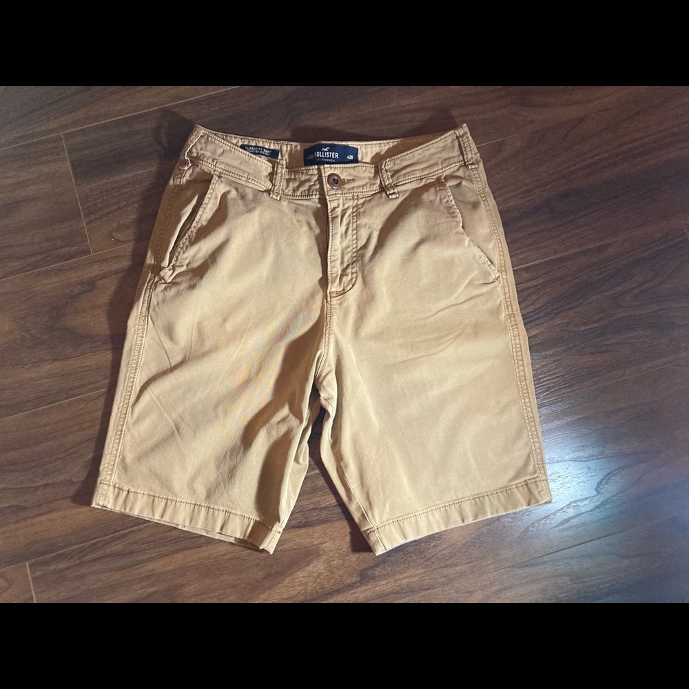 Hollister Classic Fit Khaki Shorts